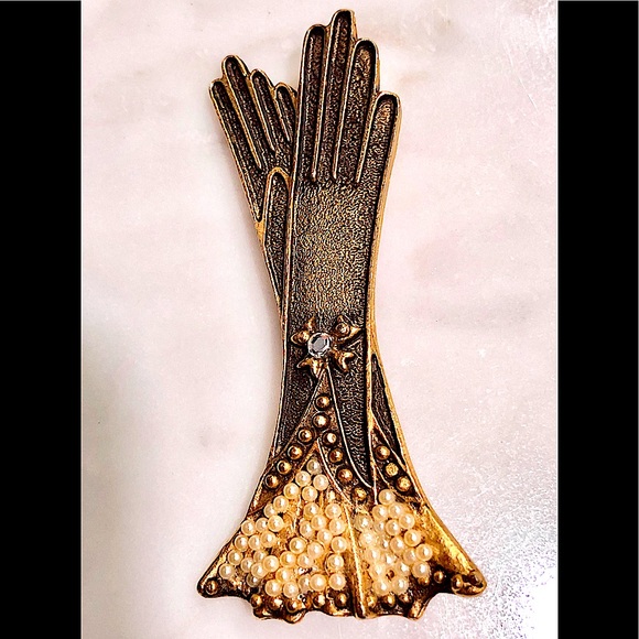 Jewelry - Mini Faux Pearl & Rhinestone Bing Gloves Pin